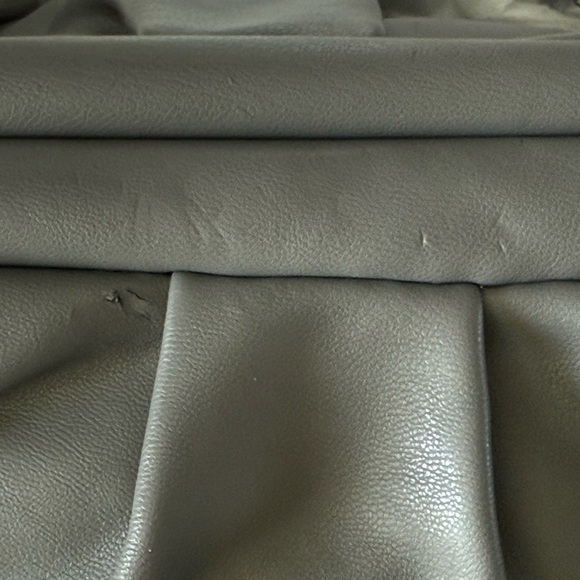 🖤 Badgley Mischka Gray Slouchy Shoulder Bag Soft Faux Leather Chain Strap NWT - Picture 5 of 13